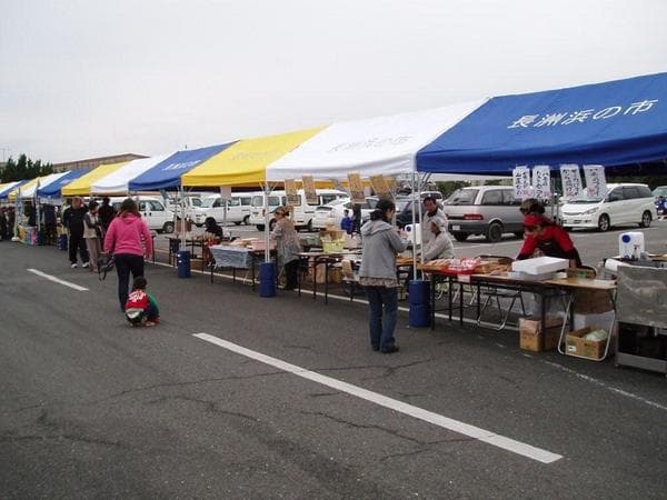 長洲浜の市様 軽量アルミパイプテントで設営した事例