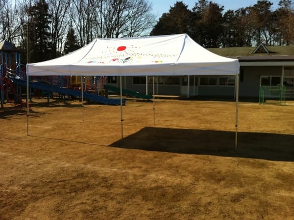 風と緑の幼稚園様 クイックテント(オールアルミフレーム)で設営した事例