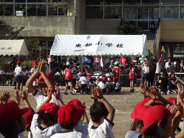 茂原市立東部小学校様 イベント集会テント(定番品)軒高200cmで設営した事例