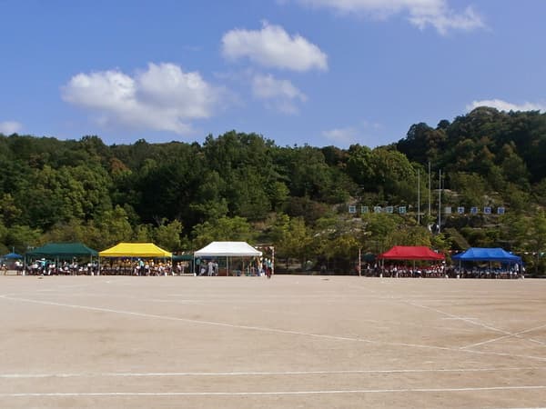 岡崎市立常磐小学校様 クイックテント(スチールフレーム)で設営した事例