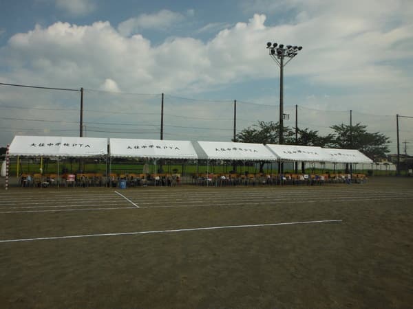 平塚市立大住中学校様 イベント集会テント(定番品)軒高200cmで設営した事例