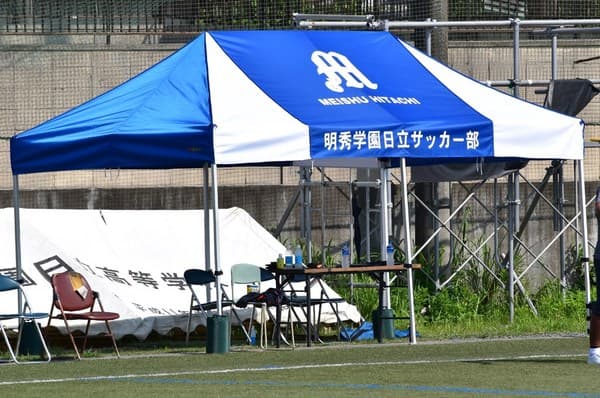 明秀学園日立サッカー部様 かんたんてんと3(スチール&アルミ複合)で設営した事例