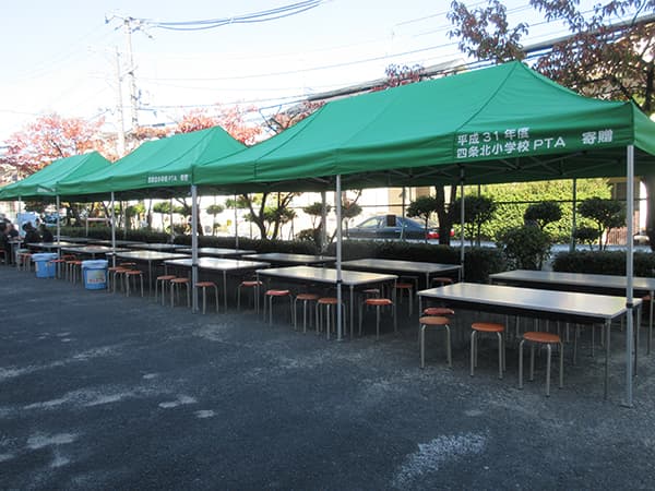 四条北小学校PTA様 かんたんてんと3(スチール&アルミ複合)で設営した事例