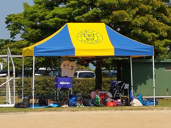 国見FCジュニア 様の名入れテント事例