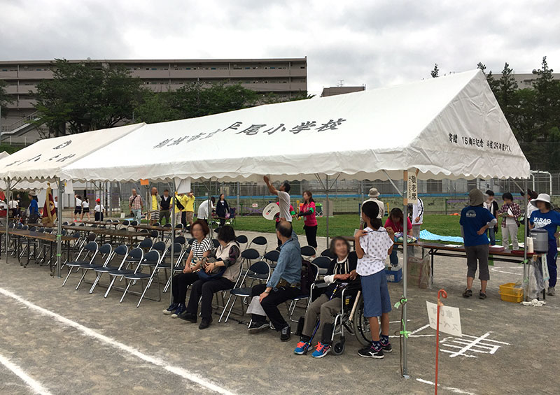 寄贈文字入り 実例（稲城市立平尾小学校PTA 15周年記念寄贈の使用シーン）
